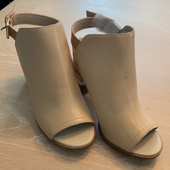 Aldo Cartiers Stacked Heel with heel strap New w Box, 1 small crease left shoe - Picture 2 of 9